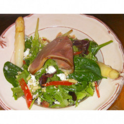 Salade de saison asperge blanche, jambon cru